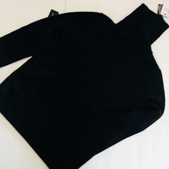 NWT. SAKS FIFTH AVENUE. 100% Cashmere Turtleneck Sweater. Kohl Black. Large - Picture 5 of 11